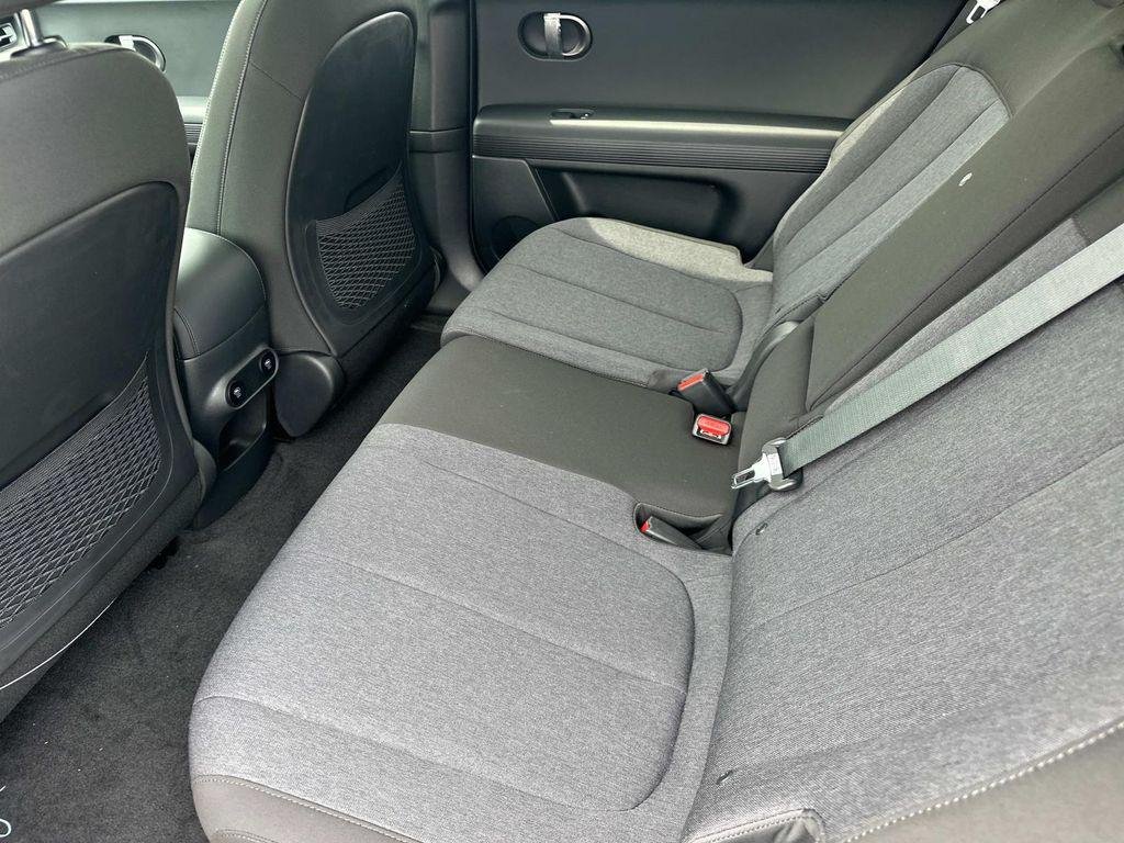 2025 Hyundai IONIQ 5 SE - Photo 10