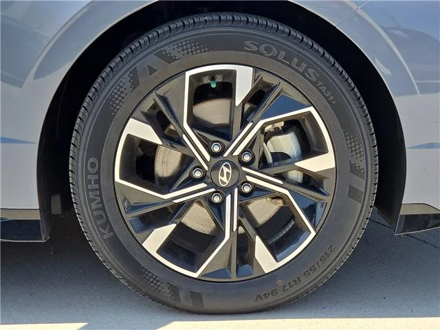 Used 2025 Transmission Blue Hyundai SEL Front-Wheel Drive image 7