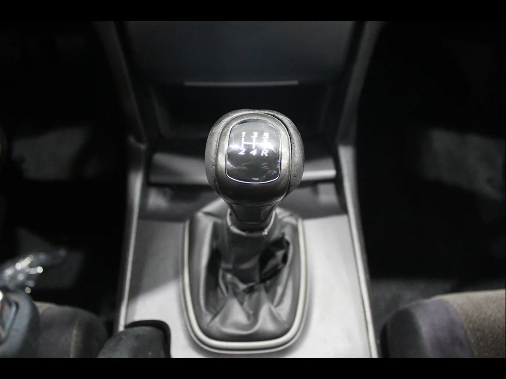 Used 2008 Alabaster Silver Metallic Honda LX image 30