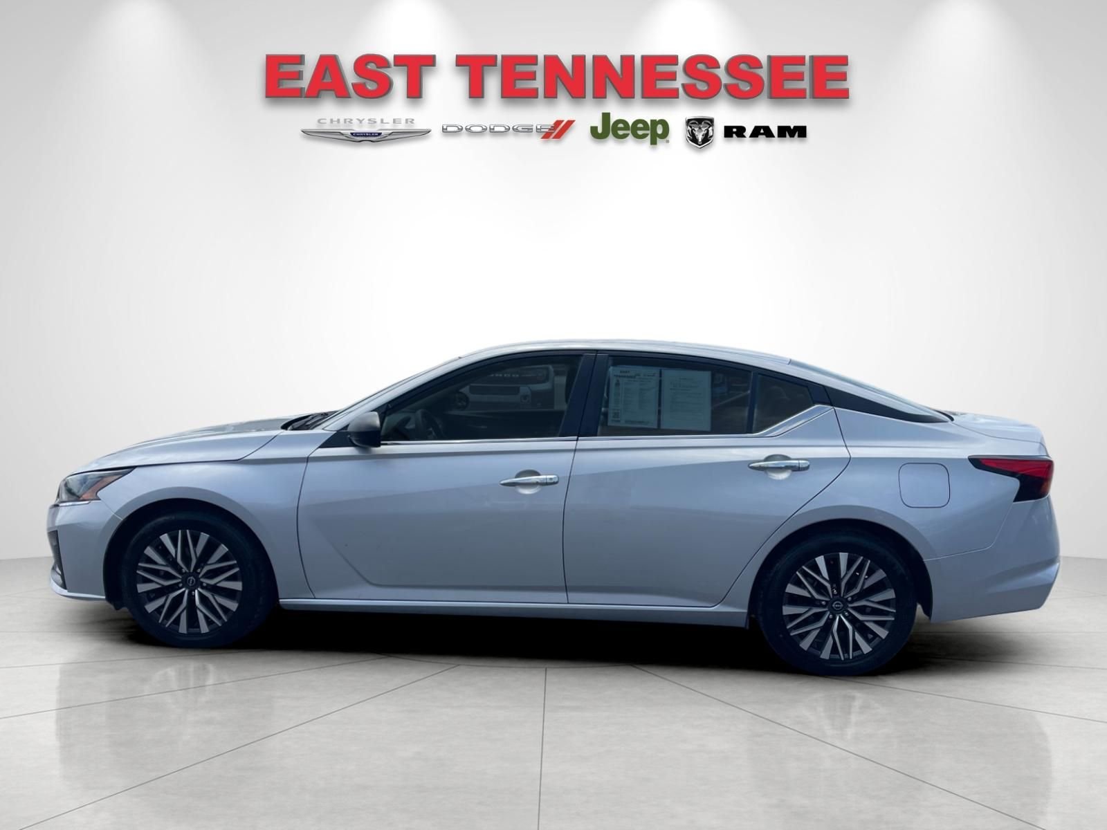 Used 2024 Silver Nissan 2.5 SV image 6