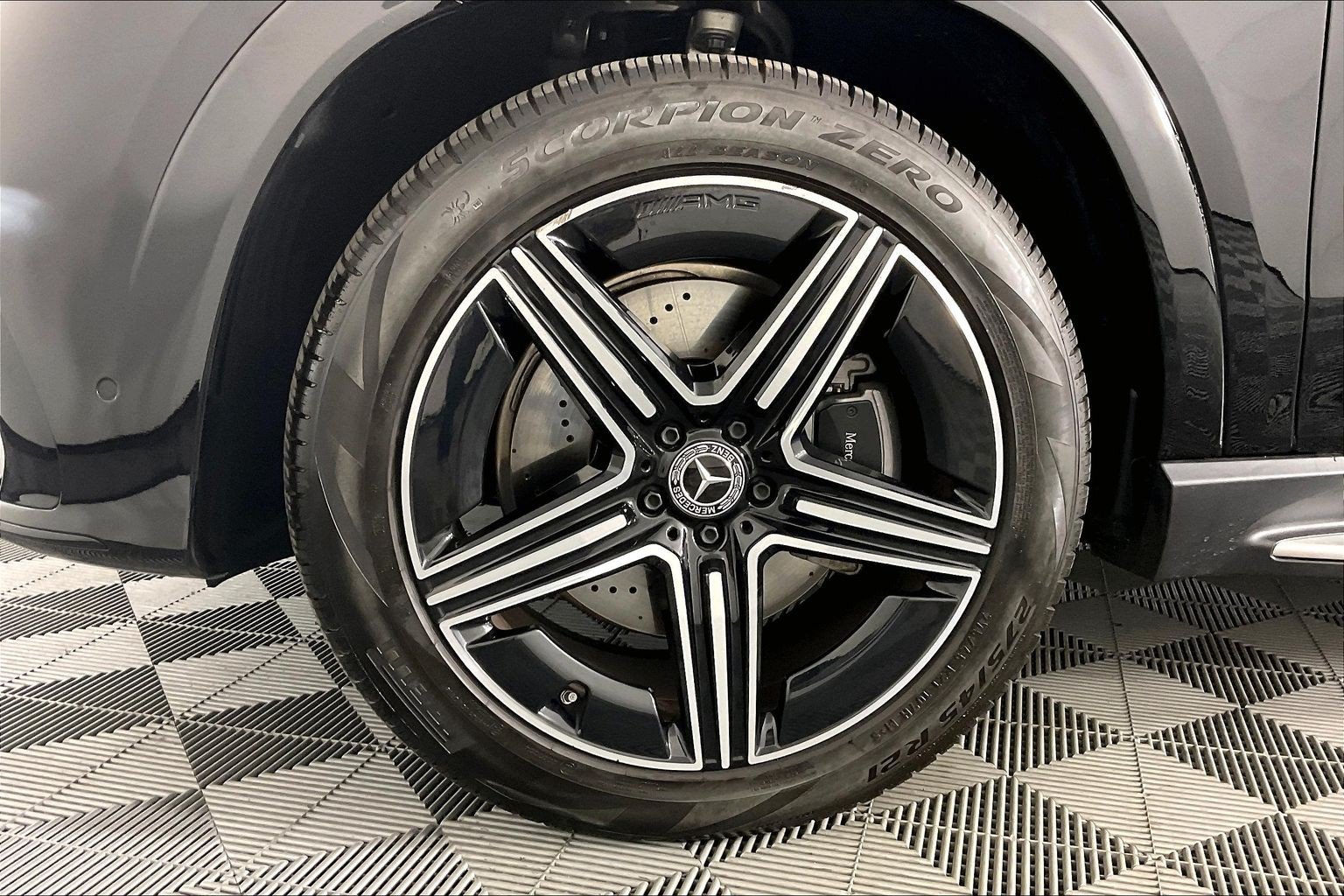 New 2026 Black Mercedes-Benz GLE 450 image 24