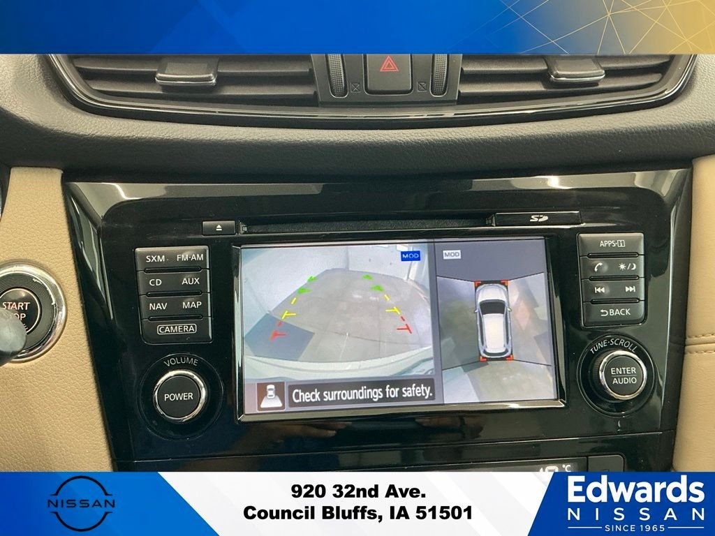Used 2017 White Nissan  image 24