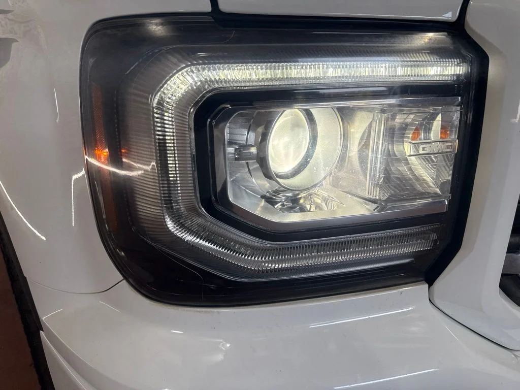 Used 2017 Summit White GMC Base image 9