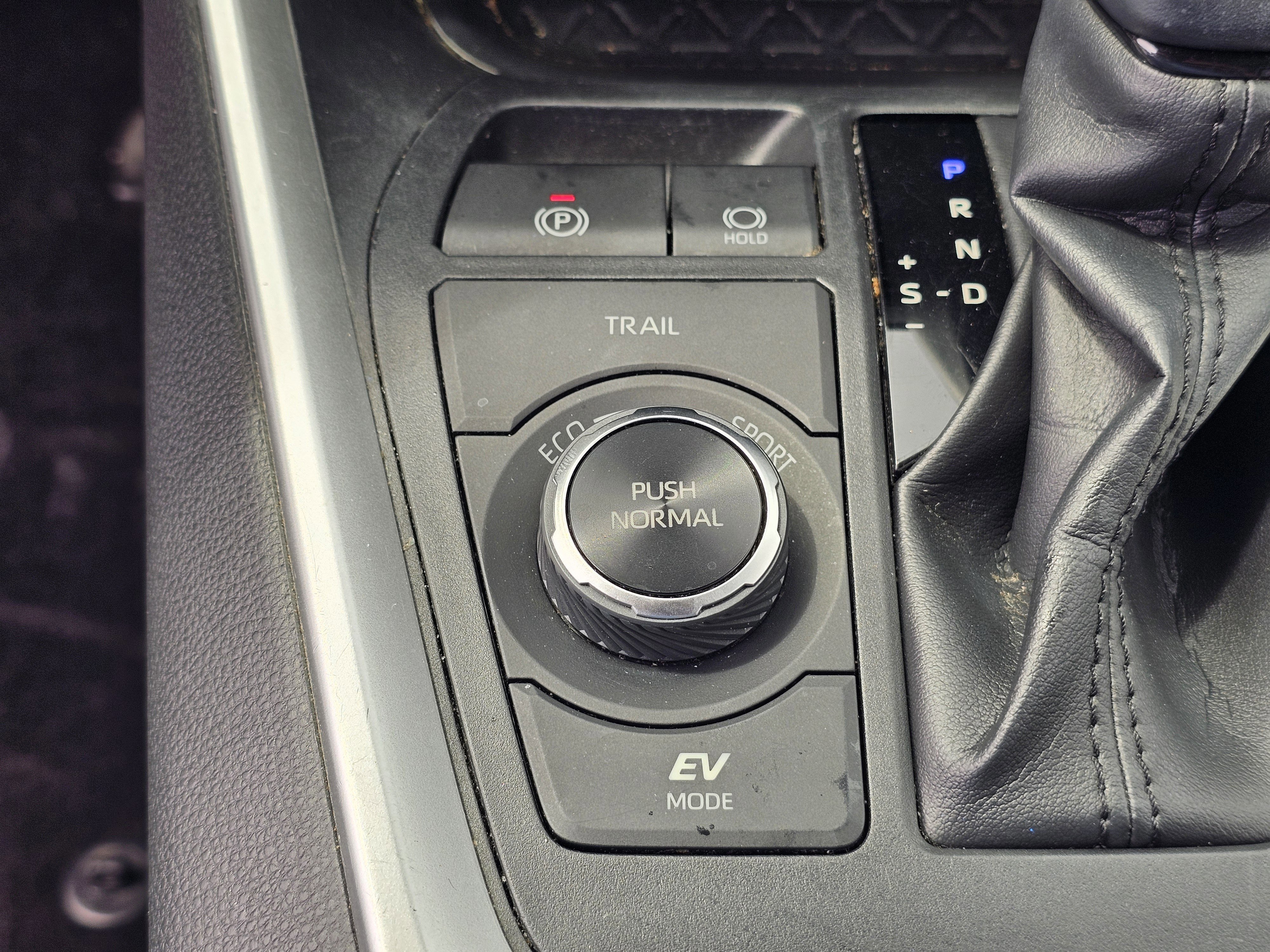 Used 2021 Blizzard Pearl Toyota Hybrid XLE Premium image 29