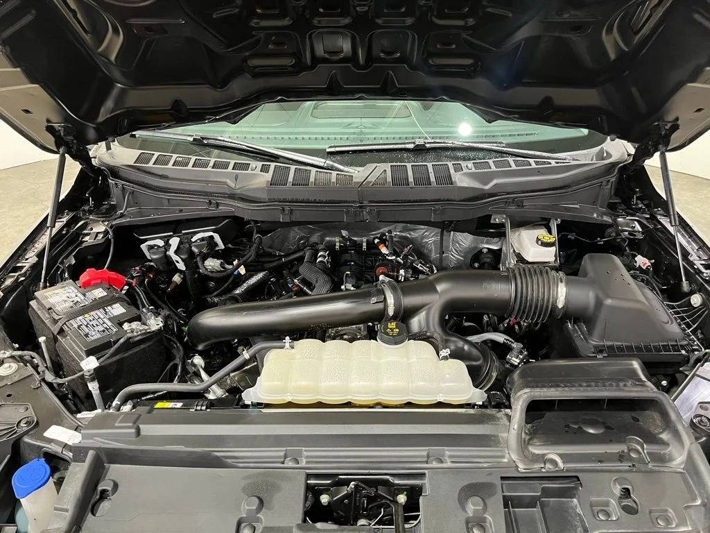 Used 2025 Black Ford XLT image 5