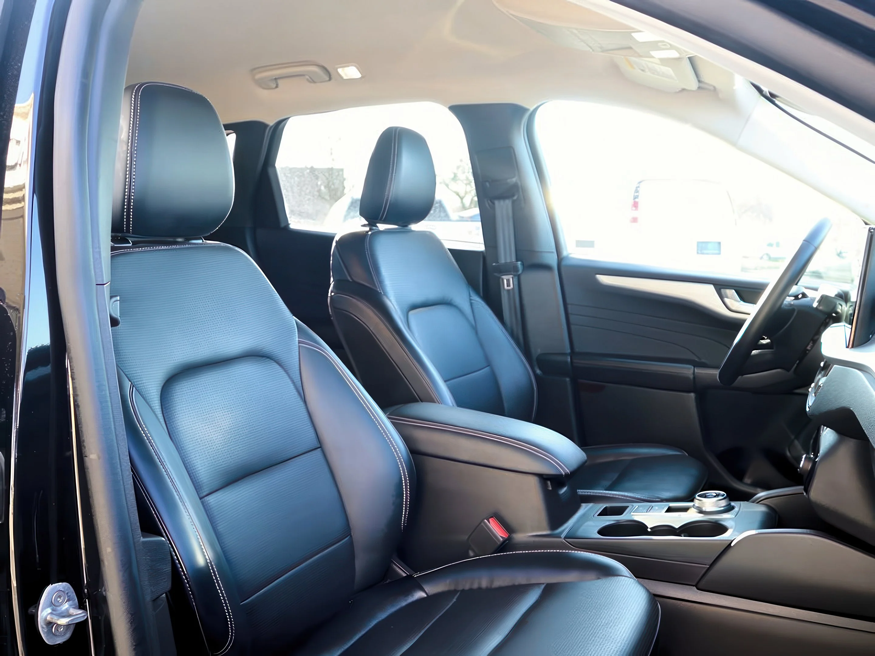 Used 2025 Agate Black Metallic Ford Platinum image 22