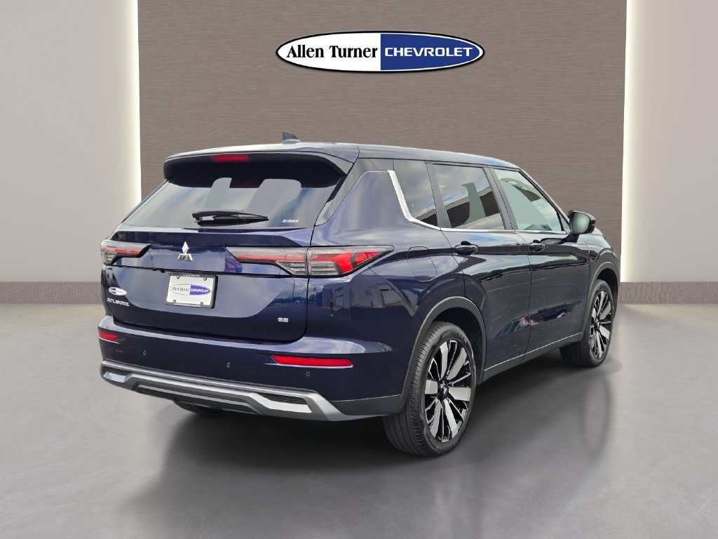 Used 2025 Blue Mitsubishi SE image 6