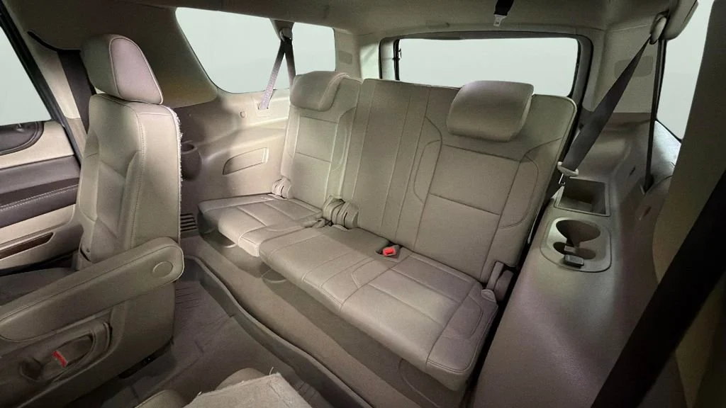 Used 2019 IRIDESCENT PEARL TRICOAT Chevrolet LT image 31