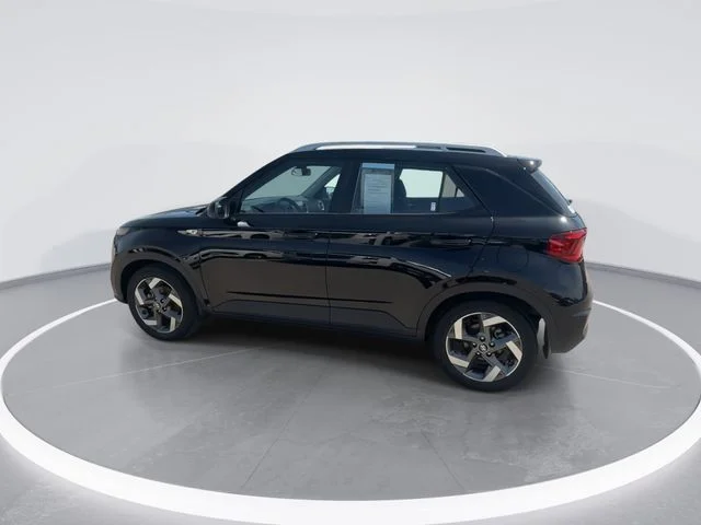 Used 2022 Black Hyundai SEL image 6
