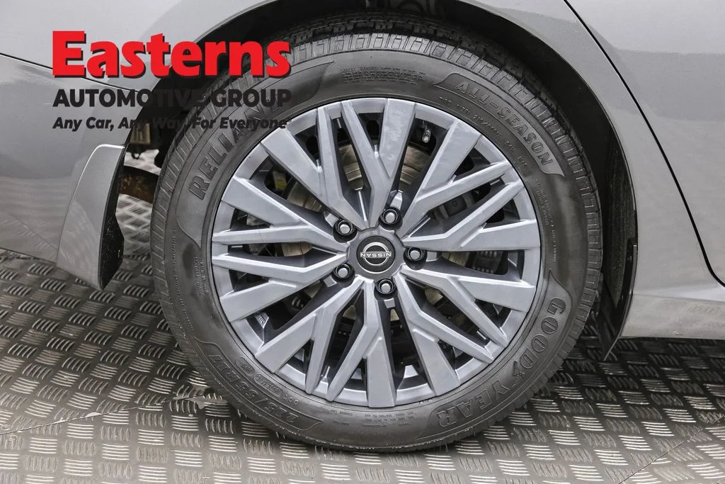 Used 2023 Gray Nissan 2.5 SV image 30