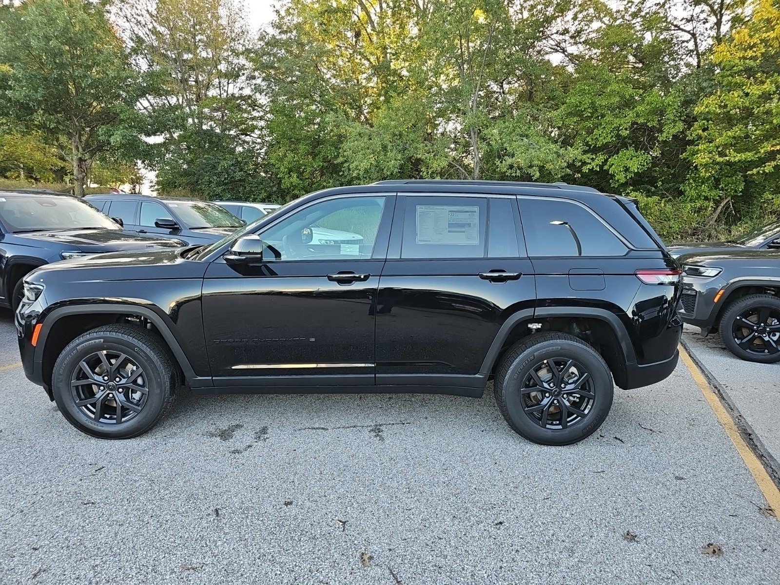 New 2027 High Gloss Black Jeep Laredo Altitude image 2
