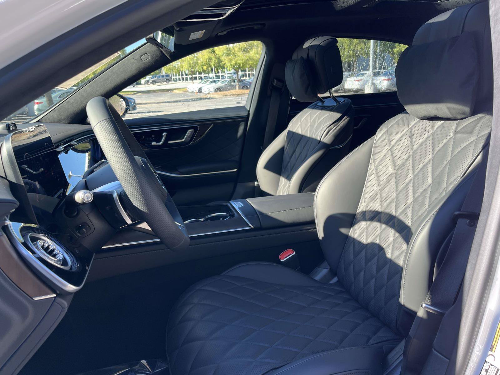 New 2027 MANUFAKTUR Moonlight White Metallic Mercedes-Benz S 580 4MATIC® Sedan image 32