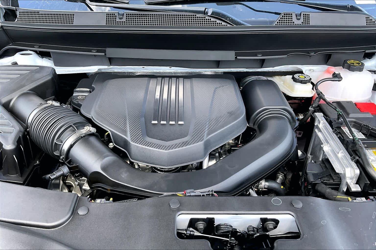 New 2027 Polar White Tricoat Chevrolet LT image 16