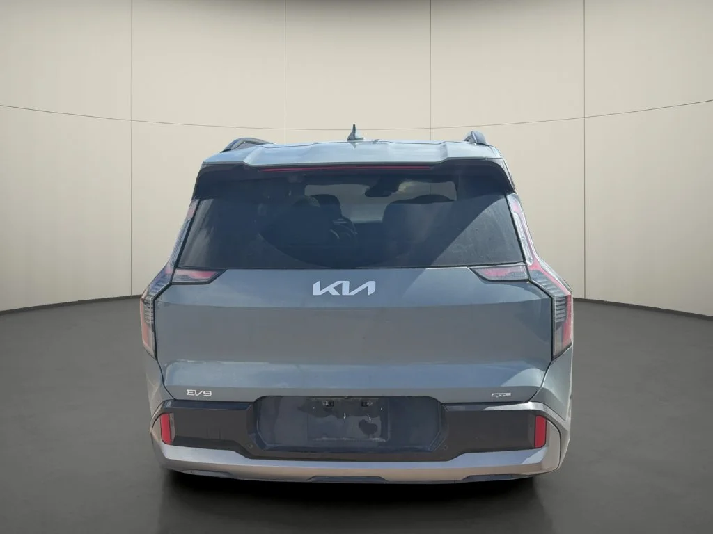 Used 2024 Green Kia GT-Line image 6