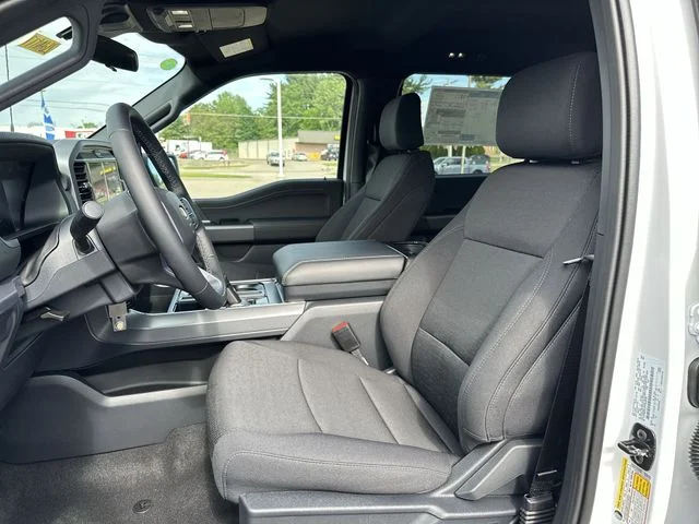 New 2026 Oxford White Ford XLT image 15