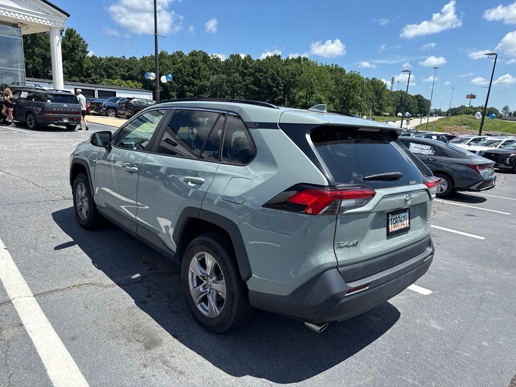 Used 2022  Toyota XLE image 3