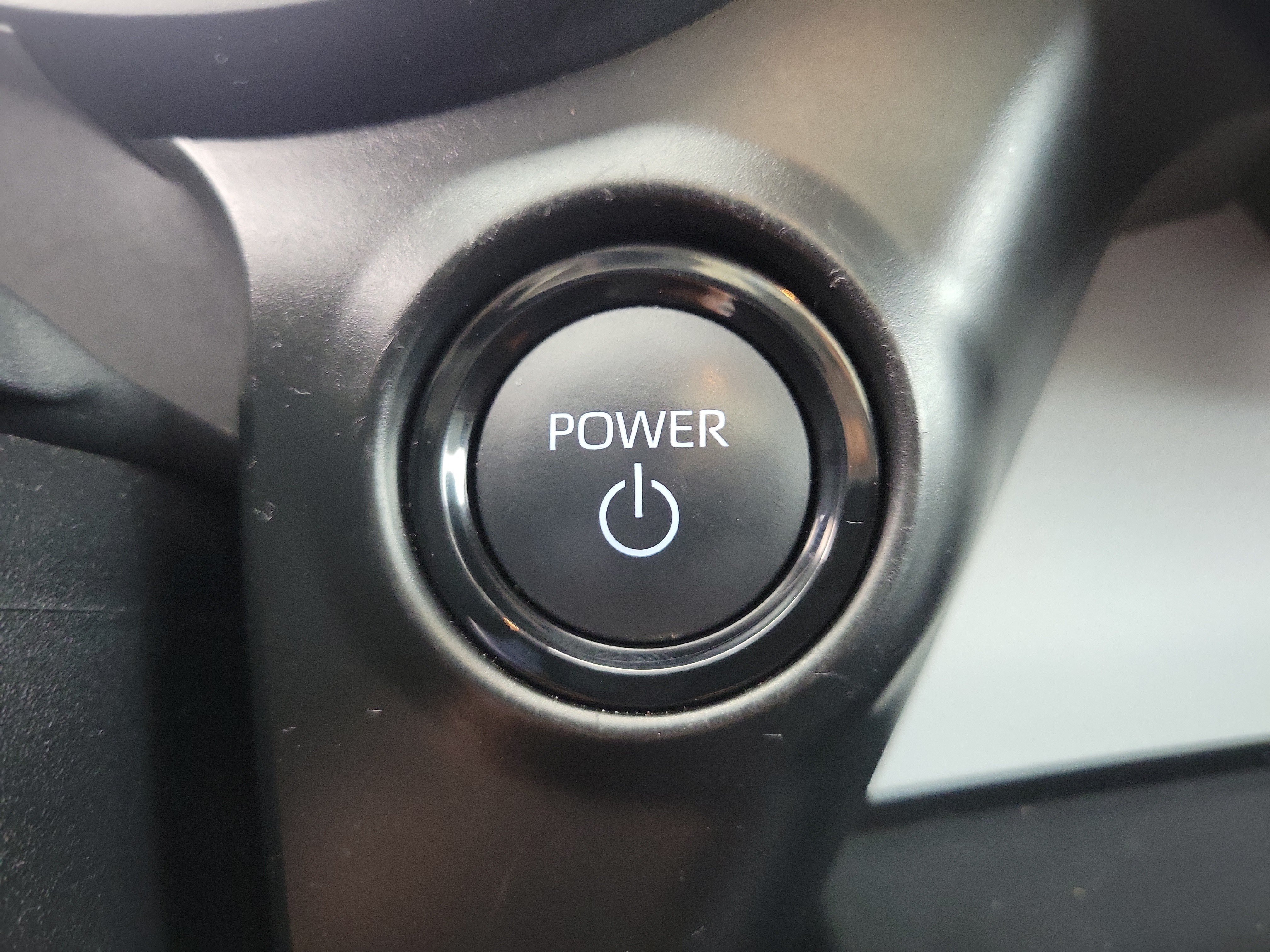 Used 2025 Wind Chill Pearl Toyota XLE image 33