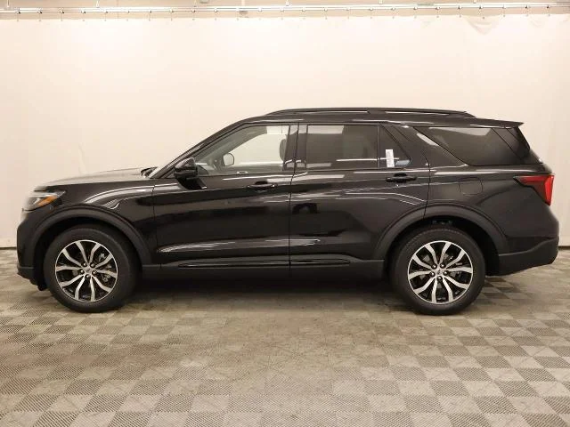 New 2027 Agate Black Metallic Ford ST-Line image 22