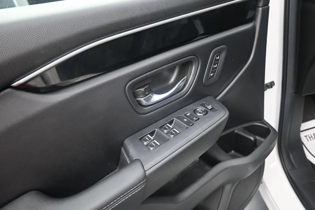 Used 2024 Platinum White Pearl Honda EX-L image 19