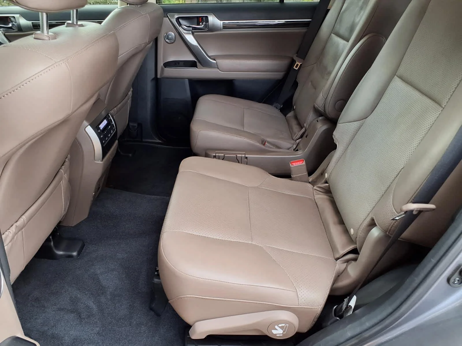 Used 2023  Lexus GX 460 Luxury image 26