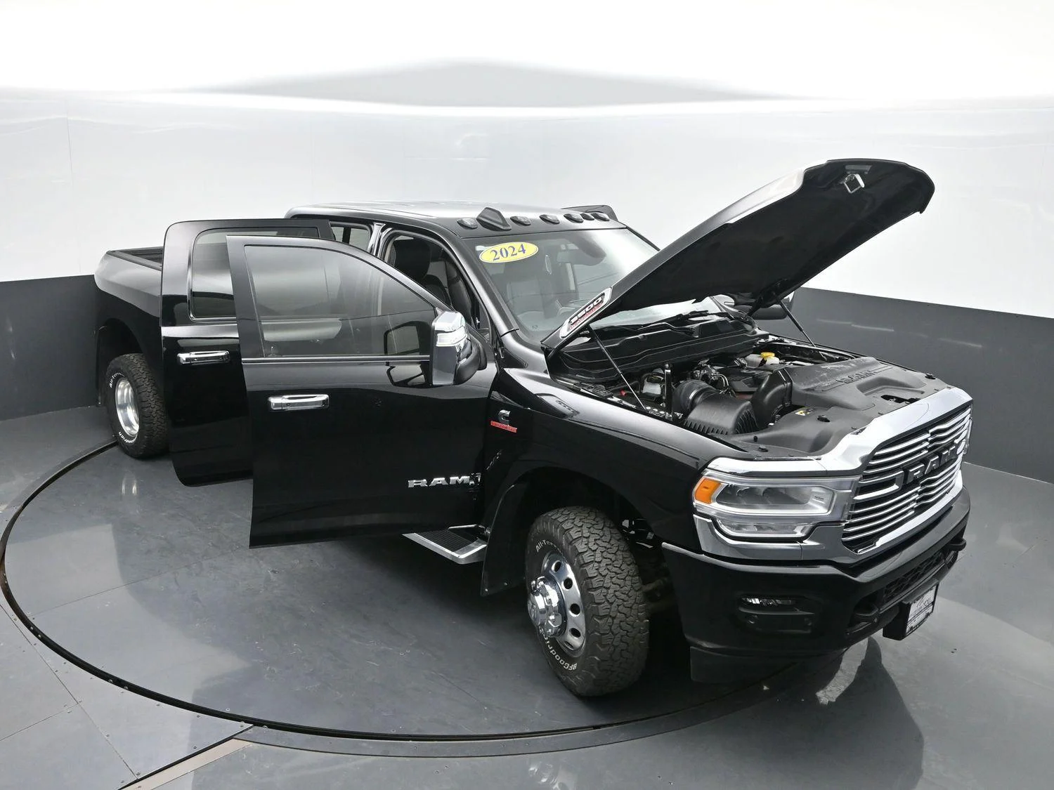 Used 2024 Diamond Black Crystal Pearlcoat Ram Laramie image 50