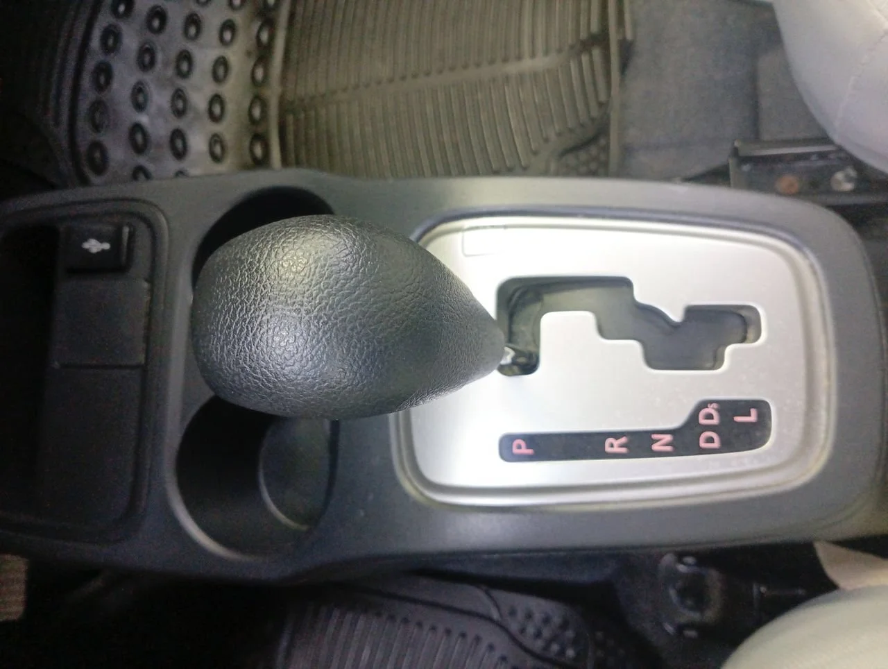 Used 2024 Graphite Gray Mitsubishi ES image 26