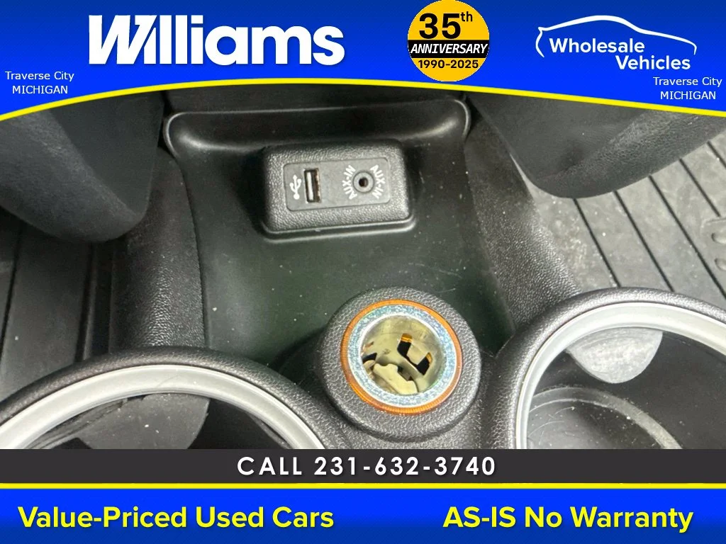 Used 2013 Pepper White MINI Clubman image 33
