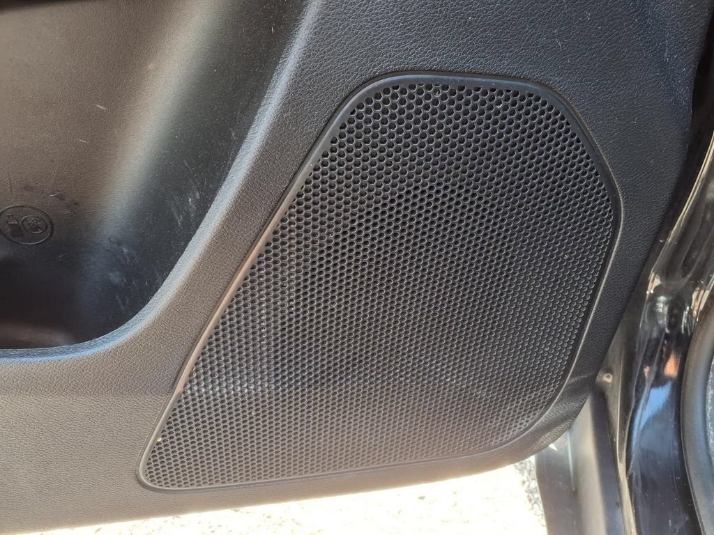 Used 2020 Black Jeep Latitude Lux 4x4 image 13