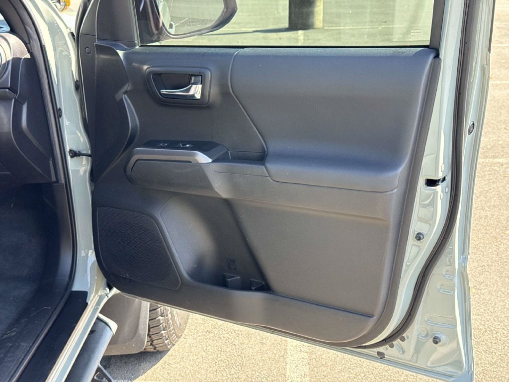 Used 2022  Toyota SR image 25
