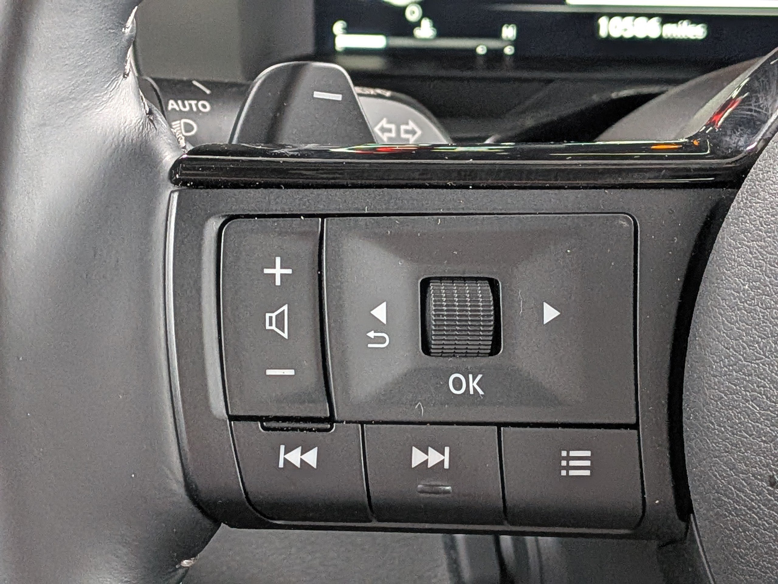 Used 2025 Gray Nissan Platinum image 25