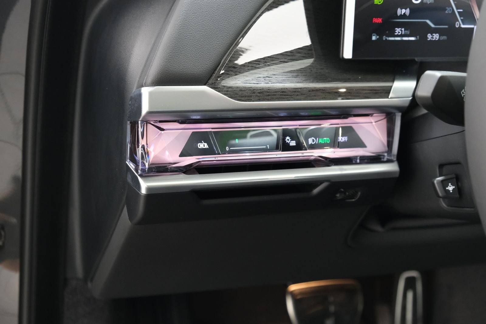 New 2026 Dravit Grey Metallic BMW 760i xDrive image 26
