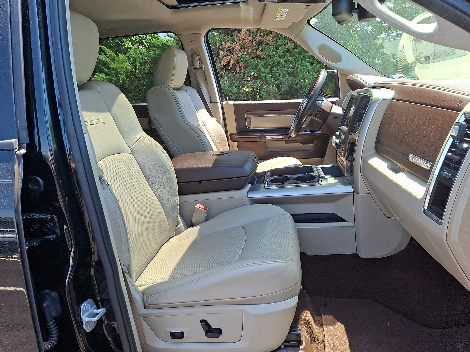 Used 2015 Black Clearcoat Ram Laramie image 24