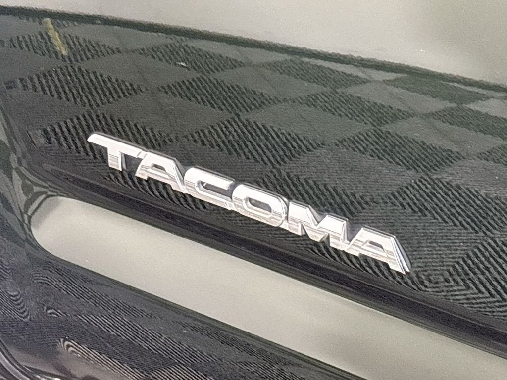 Used 2013 Green Toyota Base image 23