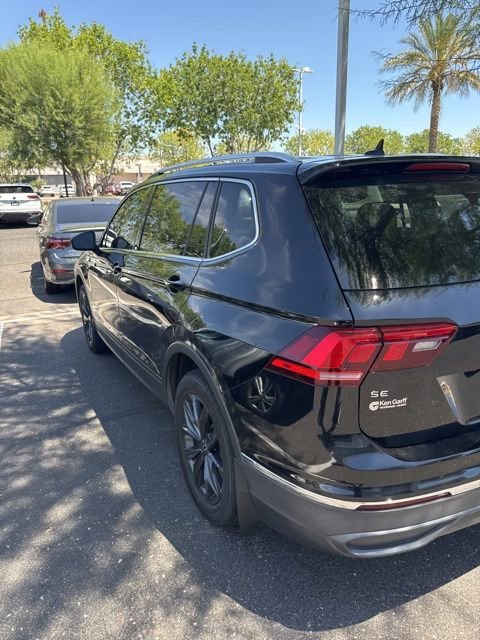 Used 2024 Deep Black Volkswagen SE image 9