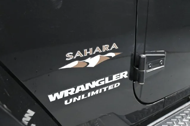 Used 2017 Black Jeep Unlimited Sahara image 9