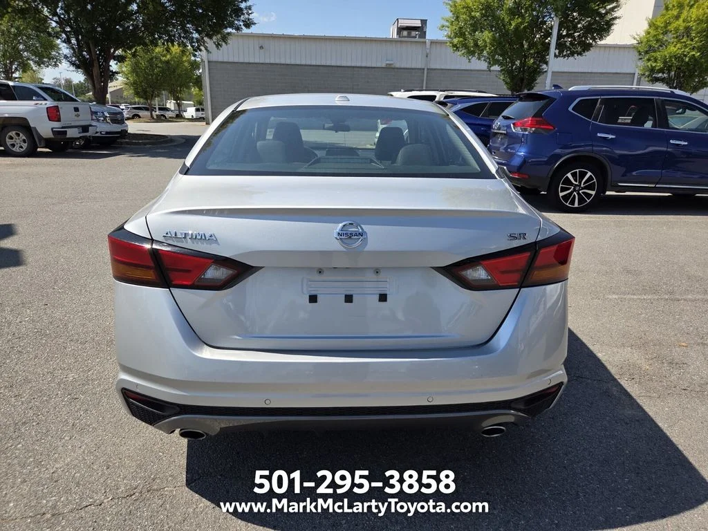 Used 2022 Silver Nissan 2.5 SR image 6