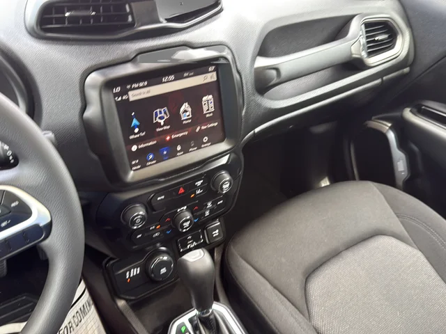 Used 2023 White Jeep Latitude image 23