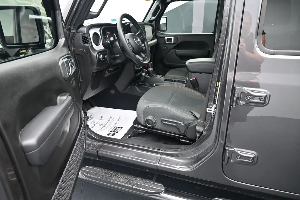 Used 2025 Gray Jeep Nighthawk image 15