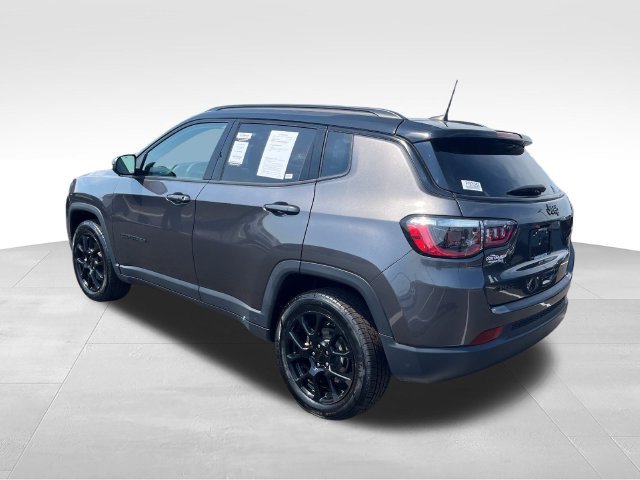 Used 2023 Gray Jeep Latitude image 3