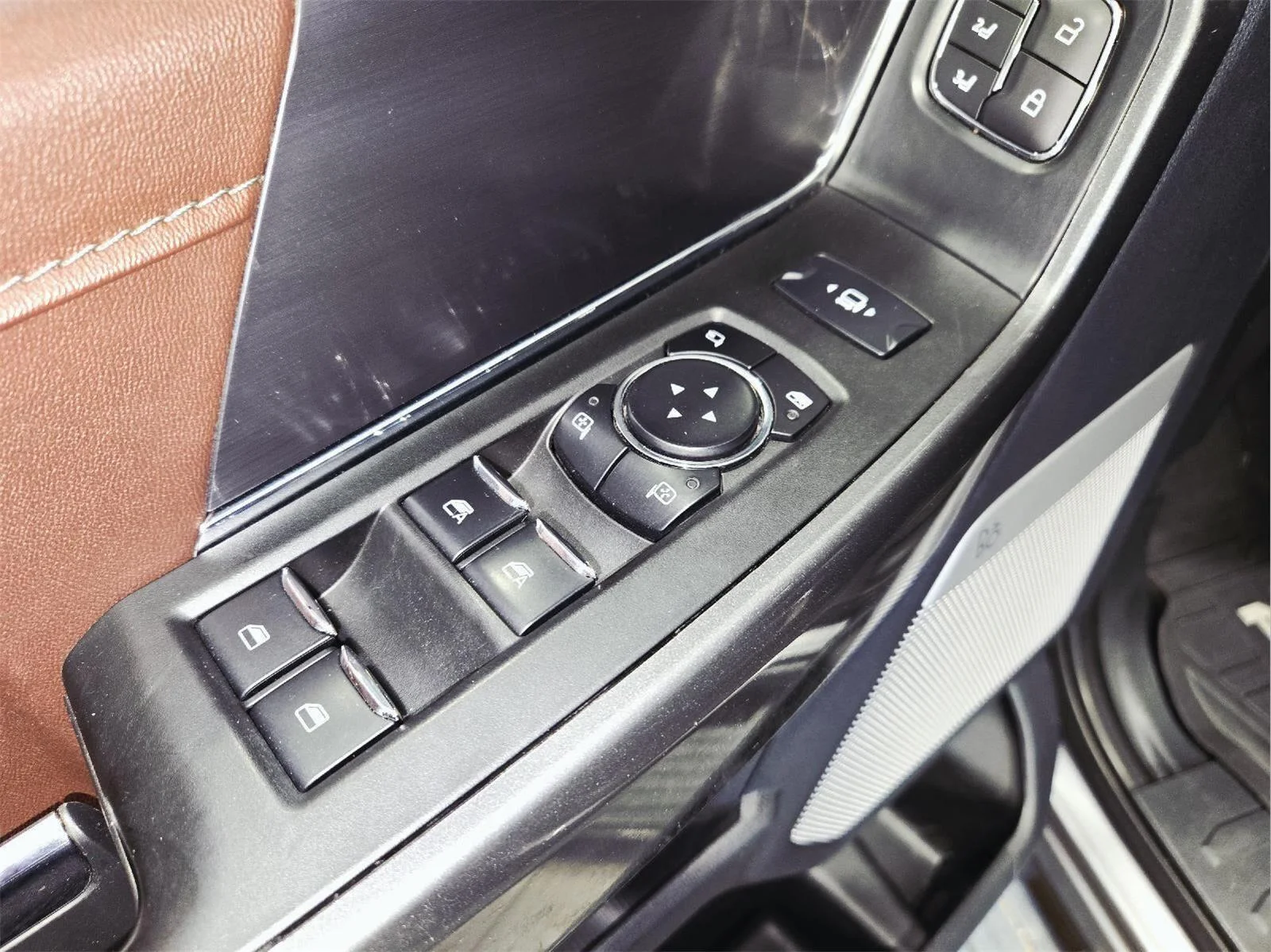 Used 2023 Carbonized Gray Ford LARIAT image 11