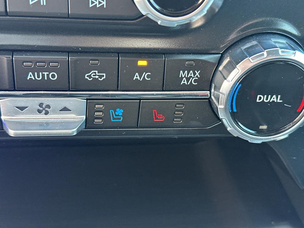 Used 2023 Carbonized Gray Metallic Ford Lariat image 26