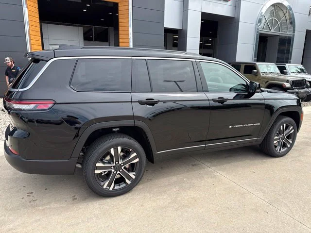 New 2027 Black Jeep Limited image 3