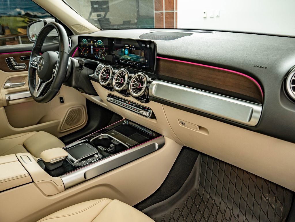 Used 2023 Polar White Mercedes-Benz GLB 250 image 38