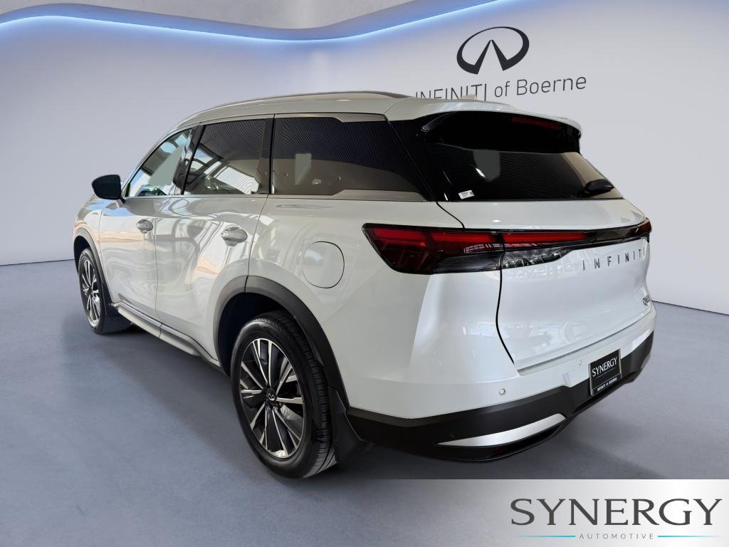 New 2027 RADIANT WHITE INFINITI Luxe FWD image 7