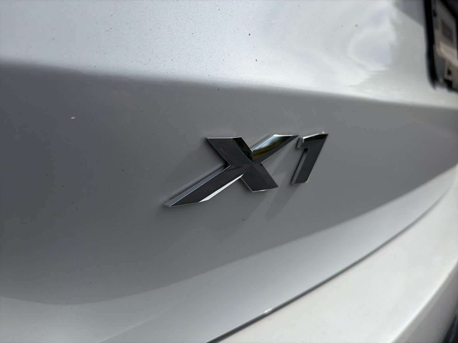 Used 2023 Mineral White Metallic BMW xDrive28i image 5