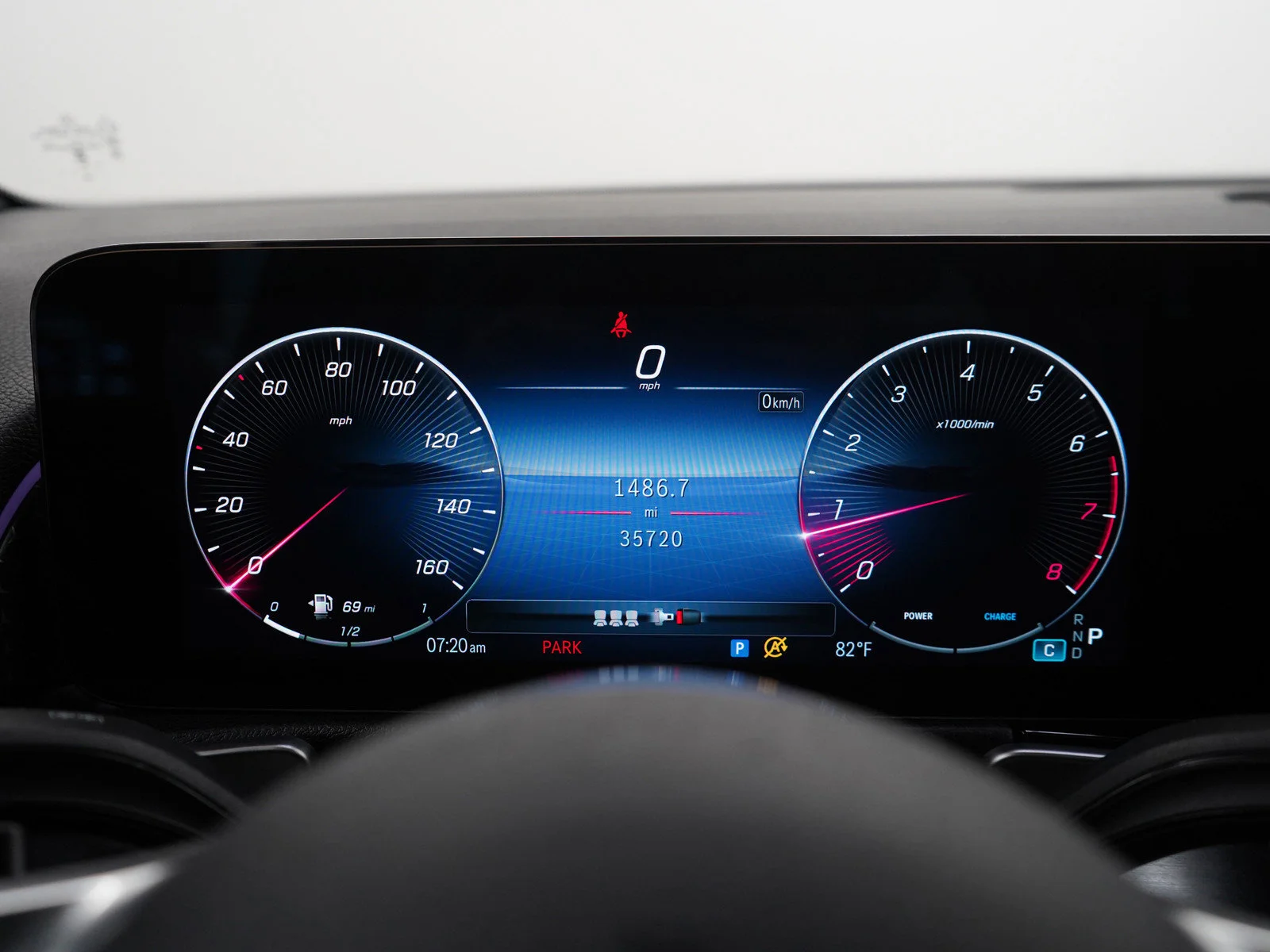 Used 2025 Black Mercedes-Benz GLB 250 image 27