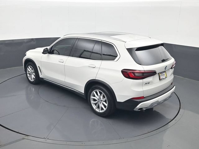Used 2021 White BMW xDrive40i image 19