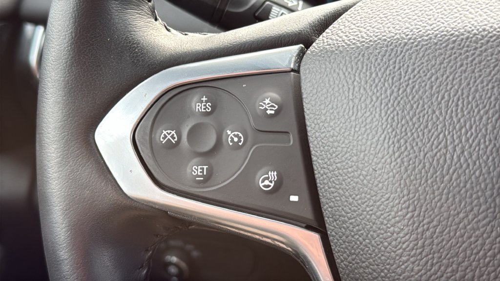 Used 2022 SILVER ICE METALLIC Chevrolet RS image 26