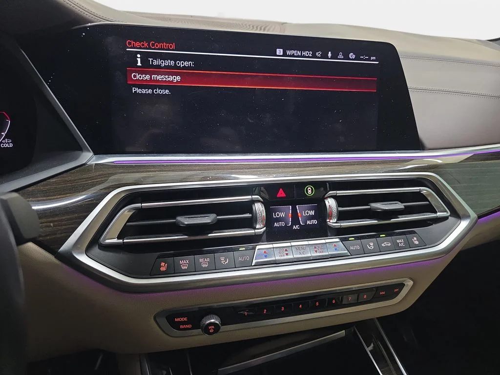 Used 2019 Black Sapphire Metallic BMW xDrive40i image 16