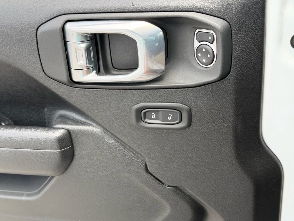 Used 2022 White Jeep Willys image 26